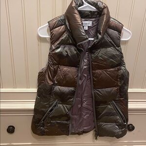 Evereve Camouflage Puffer Vest - Brown and Green